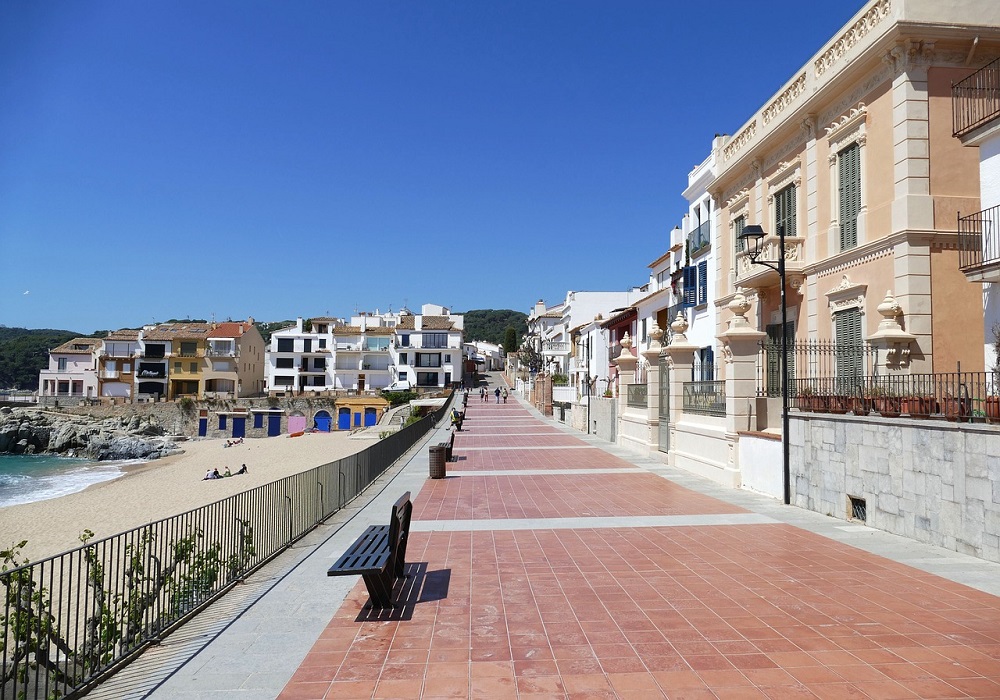 Comprar apartamento en Calella de Palafrugell: tu hogar junto al mar